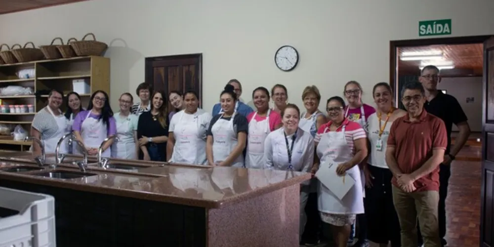 Durante o curso, os alunos terão a oportunidade de aprender técnicas avançadas de preparo e decoração de bolos