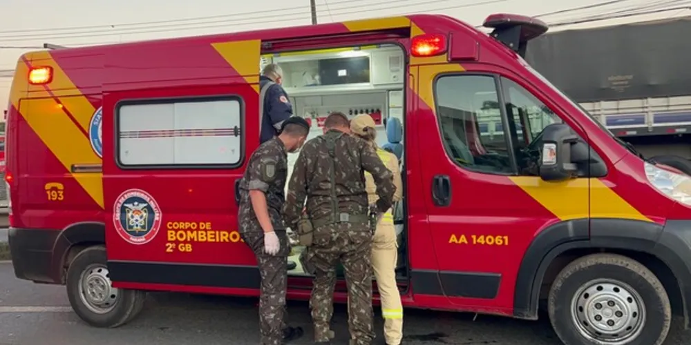 Equipes seguem no local prestando atendimento médico