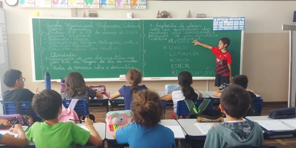 A formulação de acrósticos foi uma das temáticas trabalhadas com a turma