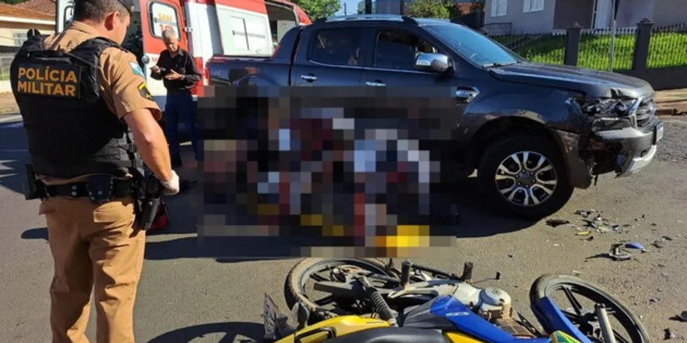 Imagem ilustrativa da imagem Imagens flagram acidente entre moto e camionete em PG; veja vídeo