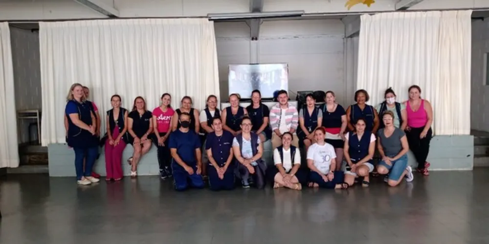 Com participação efetiva no projeto, os educadores do CAIC acompanharam mais uma capacitação em grande número