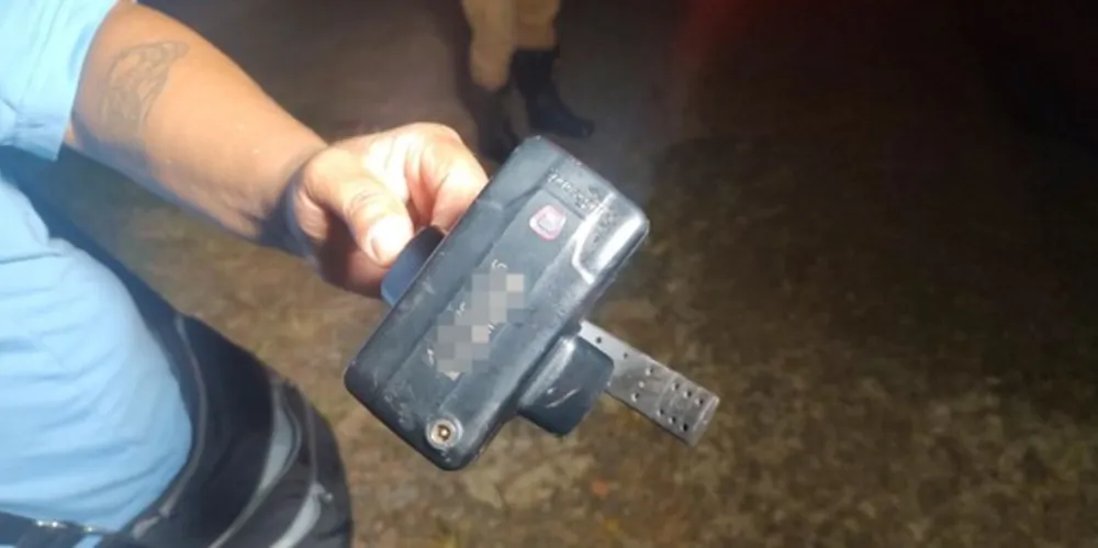 Motociclista teve tornozeleira eletrônica arrancada com impacto do acidente