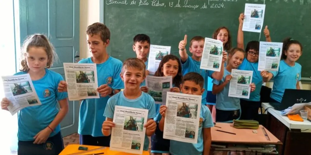 Após uma série de estudos e trabalhos, os alunos conseguiram elaborar o seu próprio jornal impresso