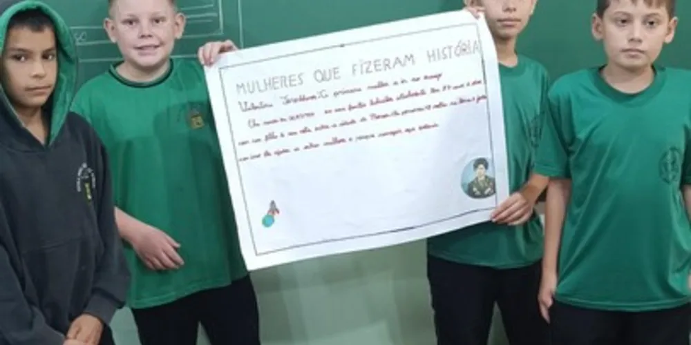 Parte dos trabalhos envolveu a elaboração de cartazes e acrósticos pelos estudantes