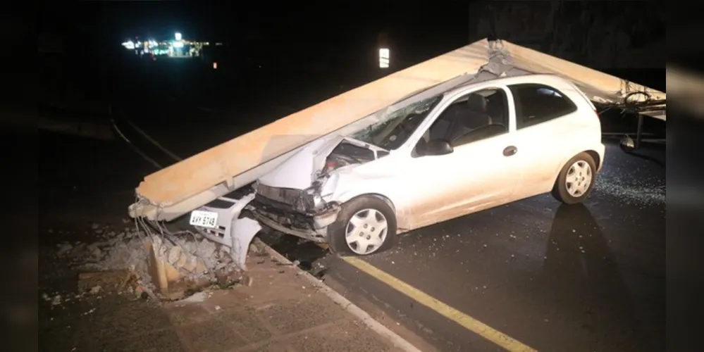 Colisão foi no trecho entre o Hotel Vila Velha e o acesso ao Jardim América