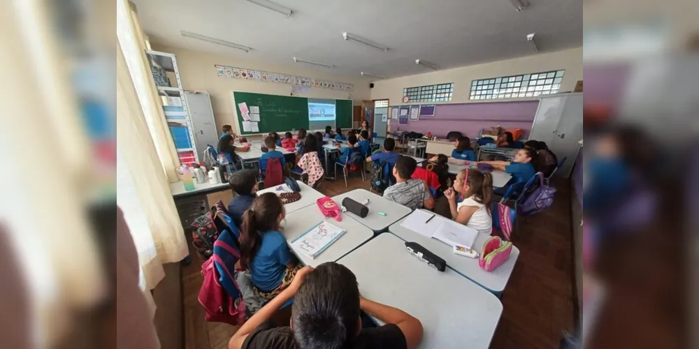 Com um espaço aberto ao diálogo, as turmas puderam interagir e se aprofundar na proposta da aula.