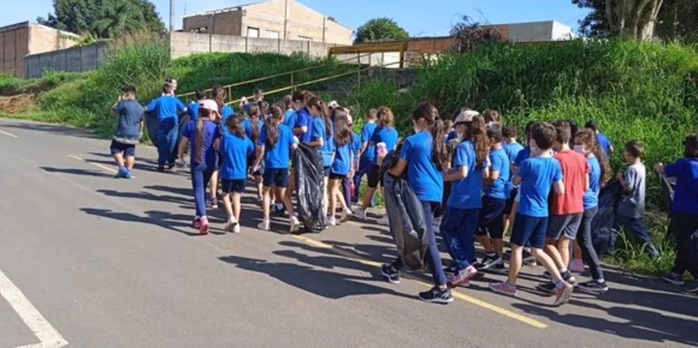 Após entender um pouco mais sobre a doença e a gravidade da atual situação enfrentada no país, os alunos resolveram se engajar na erradicação de focos de transmissão.