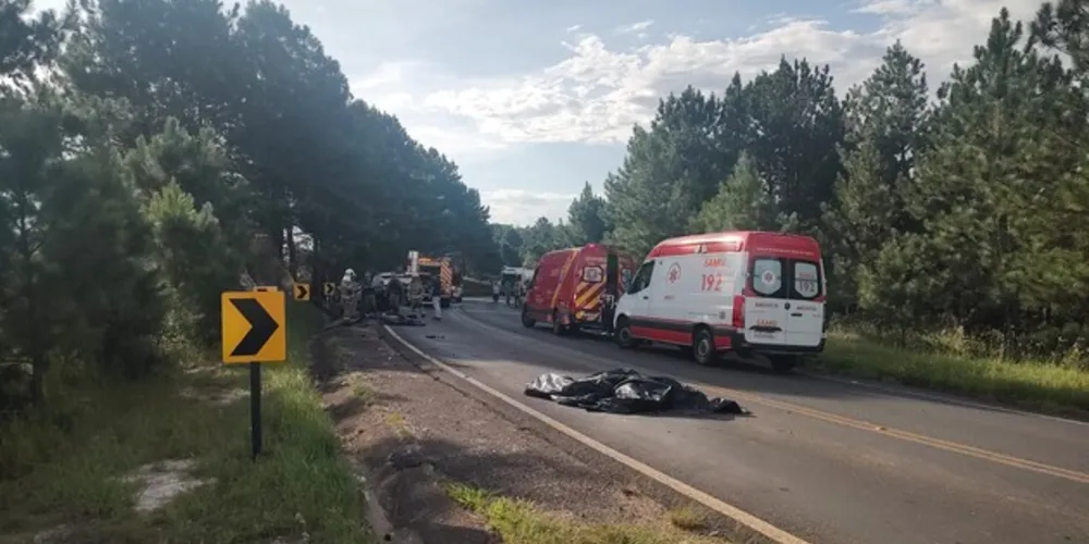 Equipes do Samu e do Siate e ABTR do Corpo de Bombeiros foram acionadas para prestar atendimento às vítimas