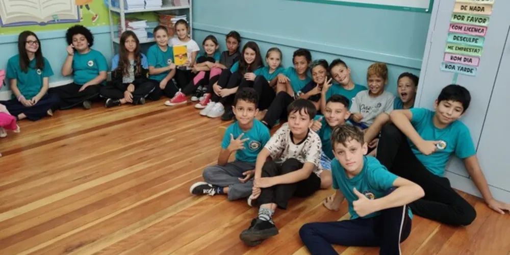 Os alunos também confeccionaram marca páginas e realizaram conversas sobre o tema estudado.