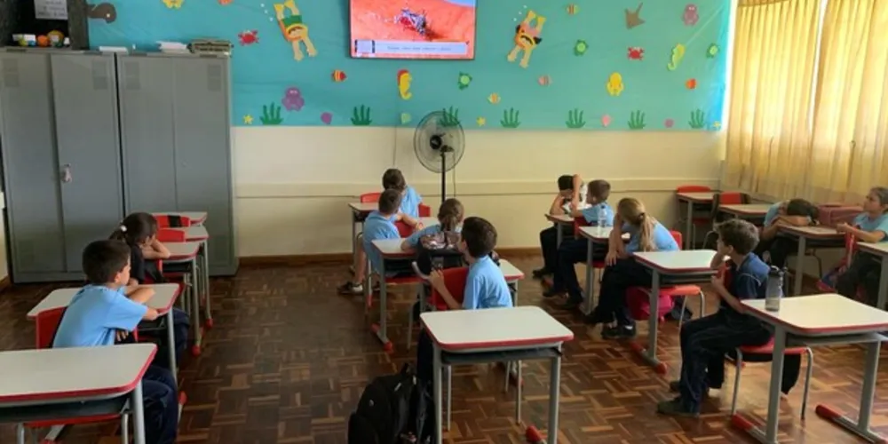 Um dos conteúdos que inspirou a turma na criação do noticiário foi a videoaula do projeto Vamos Ler sobre a dengue.