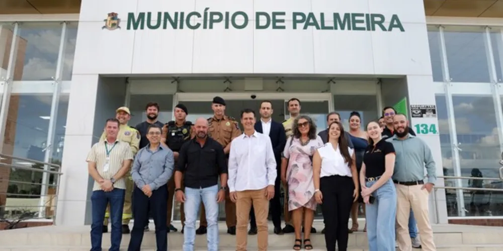 O evento de lançamento contou com a presença de diversas autoridades e representantes do poder público