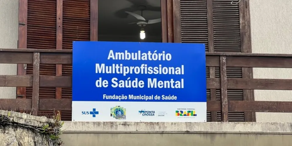 Larvas foram encontradas dentro de balde no Ambulatório de Saúde Mental (ASM)