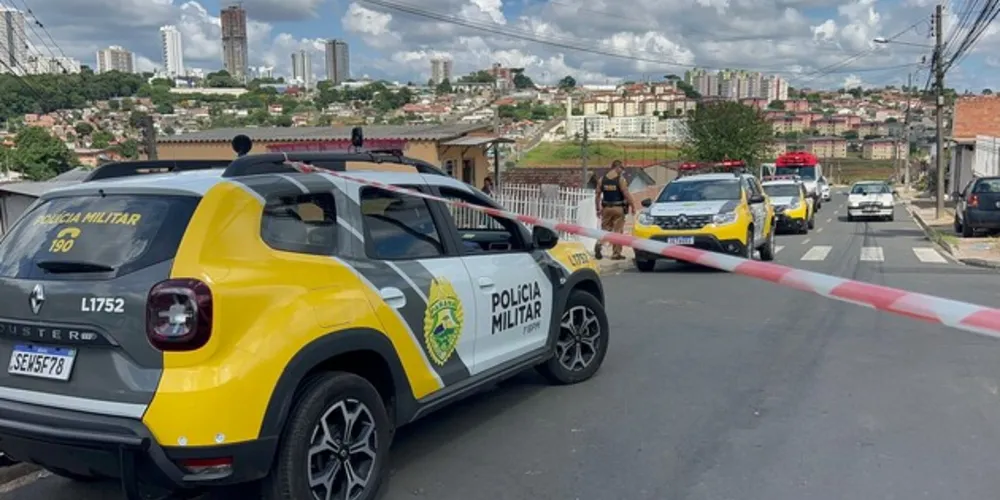 Equipes da Polícia Militar fizeram o isolamento do local