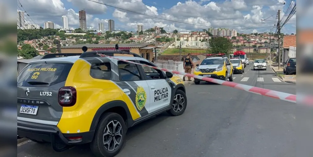 Equipes da Polícia Militar fizeram o isolamento do local