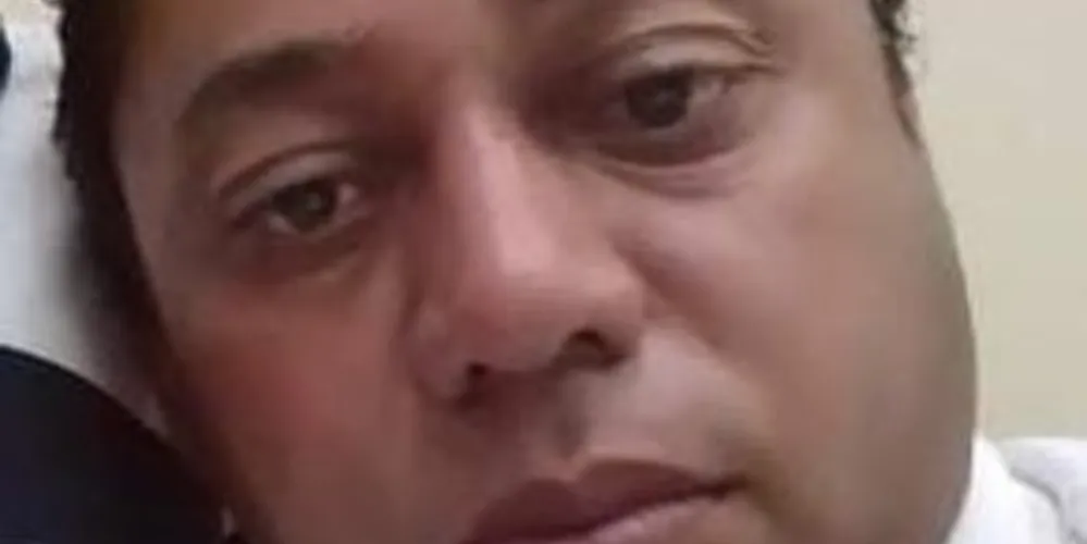 Alexandro de Oliveira, de 46 anos, foi encontrado morto dentro da residência