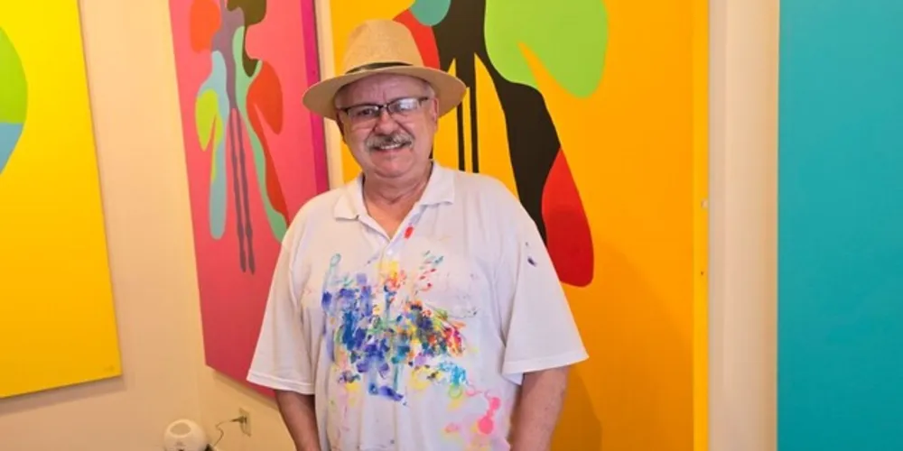 Sua inspiração surge das viagens, das músicas que ouve, das suas impressões, que são anotadas como matérias-primas