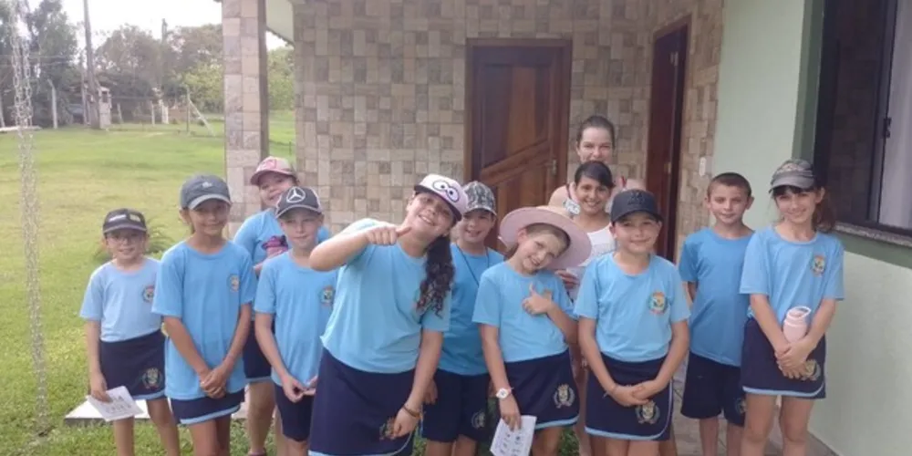 Com o intuito de informar e alertar a população sobre os perigos da dengue, os alunos realizaram visitas pelo município.