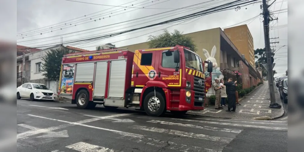 Os Bombeiros foram acionados para atender a ocorrência.