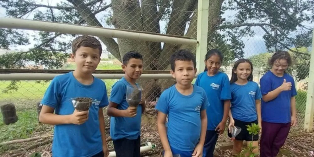 As atividades práticas envolvem os alunos com estudos interdisciplinares e conceitos de sustentabilidade.