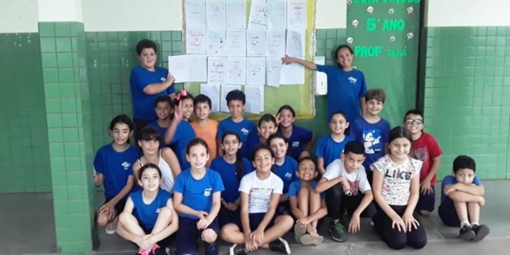 Após o trabalho, a turma criou um mural para que todos da escola tivessem acesso aos significados, podendo buscar pelo seu nome também.