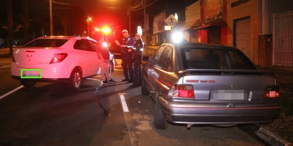 Motorista do Prisma colidiu em um Ford Escort estacionado