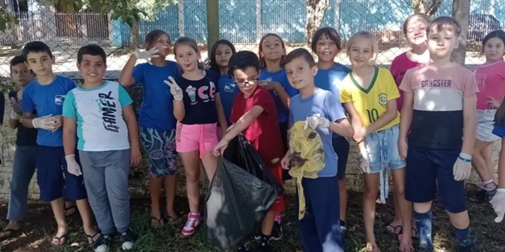 A proposta envolveu estudos e pesquisas, confecção de cartazes e panfletos e conscientização da comunidade.