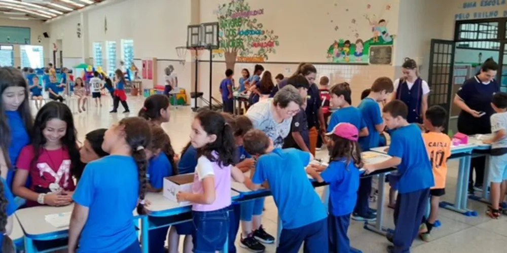 Dentre todas as atividades realizadas pela turma, como a eliminação de focos de transmissão da doença, a feira a aberta a comunidade teve um grande impacto e contou com muito esforço e conhecimento compartilhado pelos alunos.