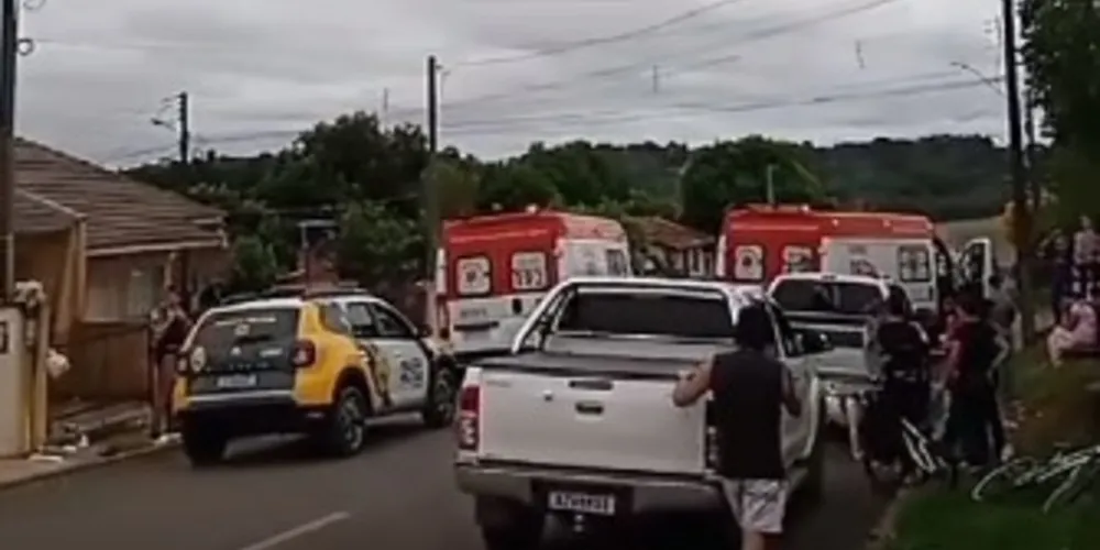 Equipes da PM e do Samu estão no local