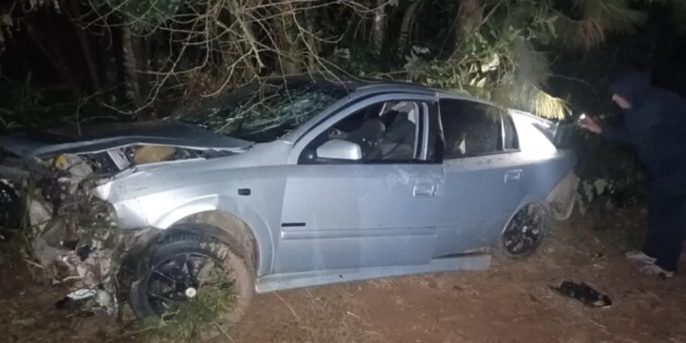 Chevrolet Vectra em que eles estavam ficou destruído