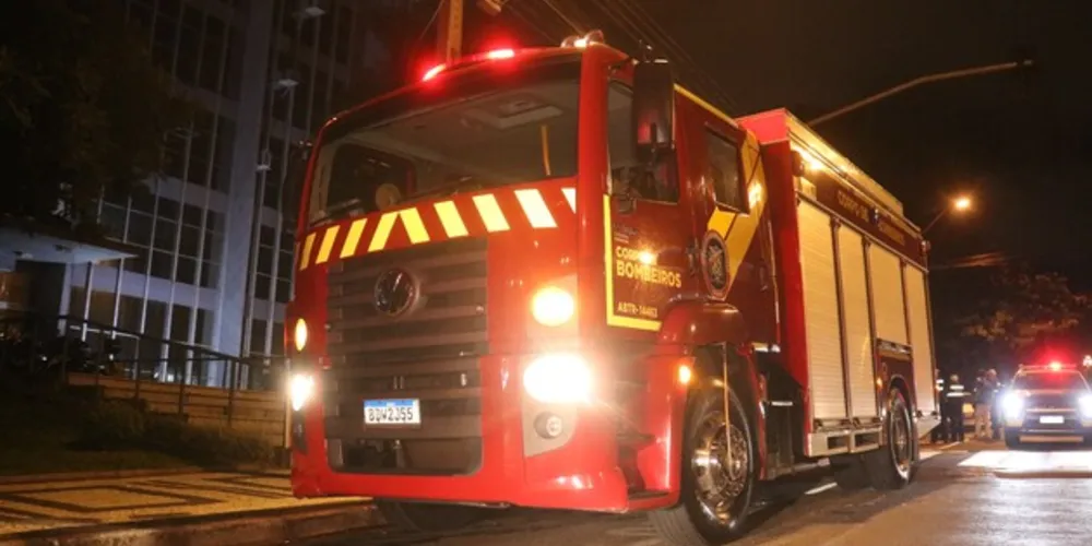 Várias equipes do Corpo de Bombeiros prestaram atendimento à ocorrência