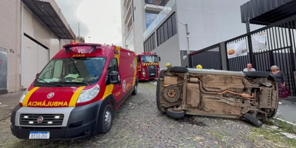 Acidente ocorreu na na rua André Mulaski, na tarde desta terça-feira (26)