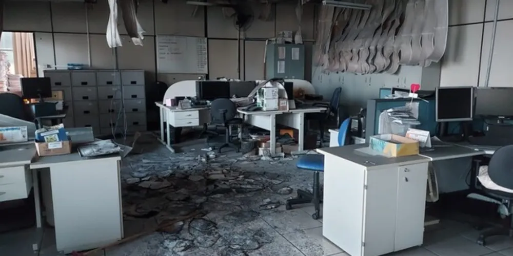 O andar atingido está sem energia elétrica