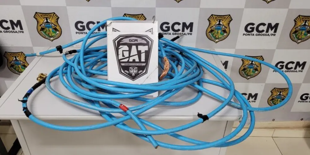 Foi acionado o Conselho Tutelar e a mãe do adolescente e ele foi encaminhado para a 13ª Subdivisão Policial para as medidas cabíveis