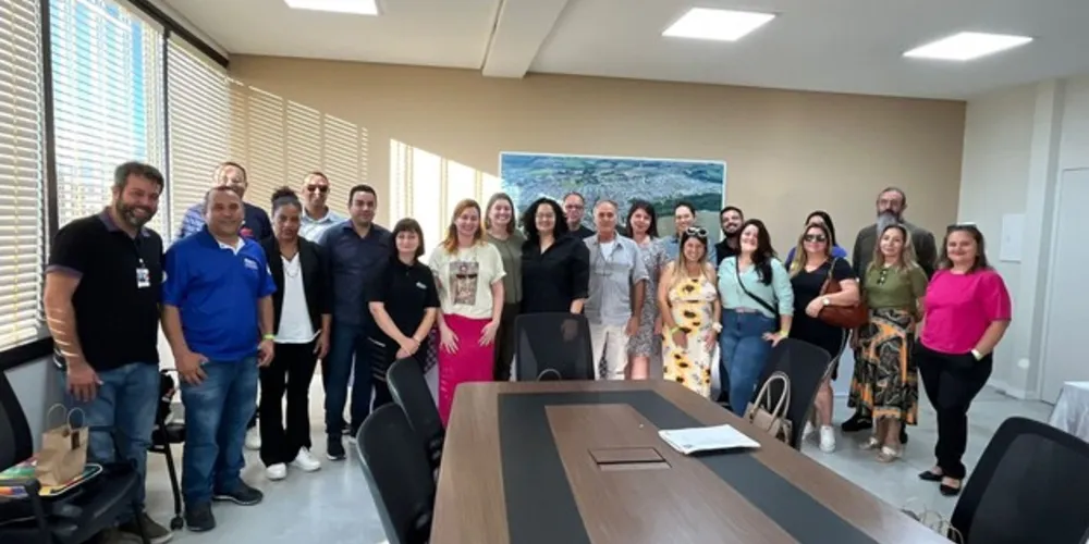Reunião ocorreu na tarde de terça-feira (26), em Carambeí, com a presença de secretários, diretores e representantes dos municípios associados à AMCG