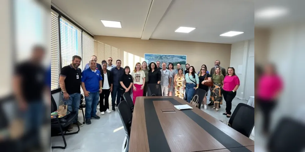 Reunião ocorreu na tarde de terça-feira (26), em Carambeí, com a presença de secretários, diretores e representantes dos municípios associados à AMCG