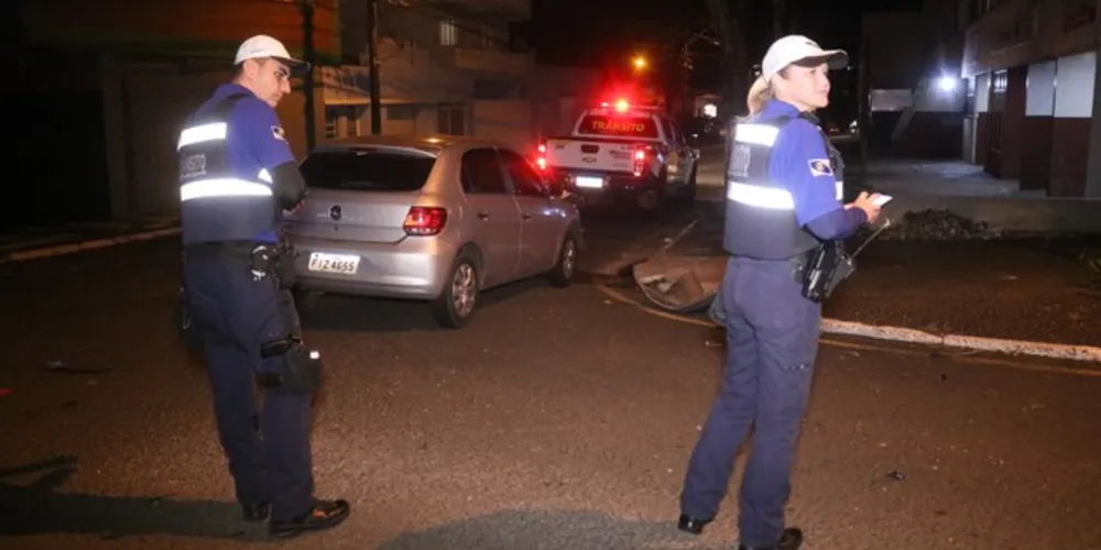 Acidente aconteceu na noite desta quarta-feira, no Centro de Ponta Grossa