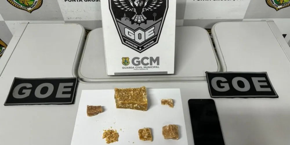 250 gramas de substância análoga a crack foram localizadas com o adolescente