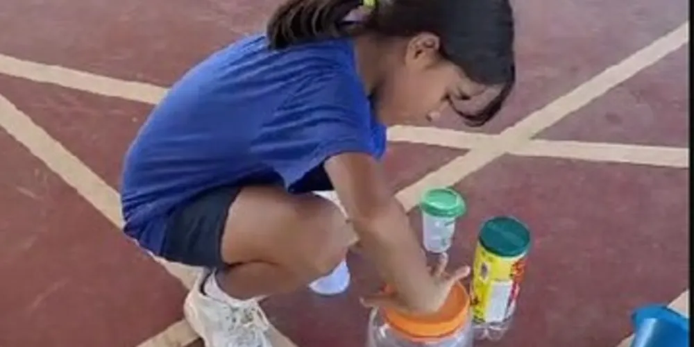 Os alunos participaram ativamente na montagem do circuito, decidindo quais exercícios fariam parte do trajeto.
