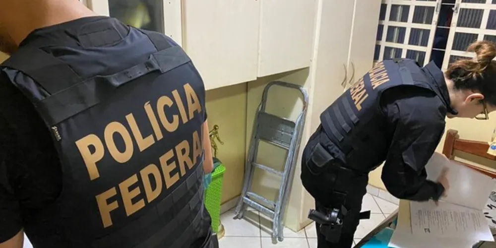 De acordo com os oficiais, o montante furtado das contas totalizou mais de R$ 6 milhões