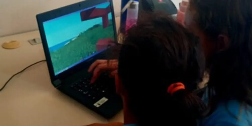 Com a utilização de notebooks, a dinâmica se tornou muito mais interessante aos alunos, que puderam criar as suas representações dos locais estudados.