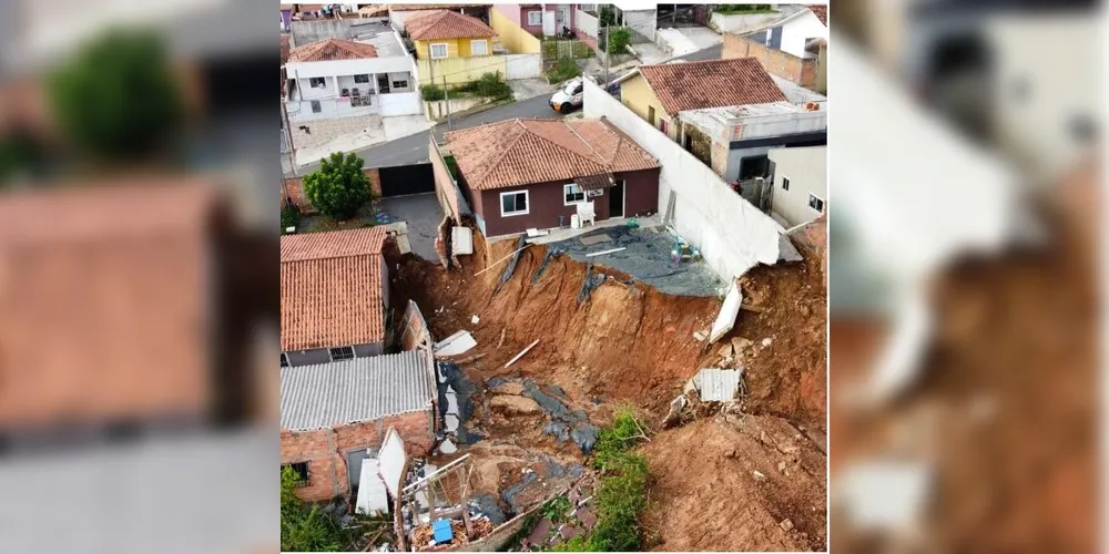 Seis casas do residencial foram afetadas com o deslizamento