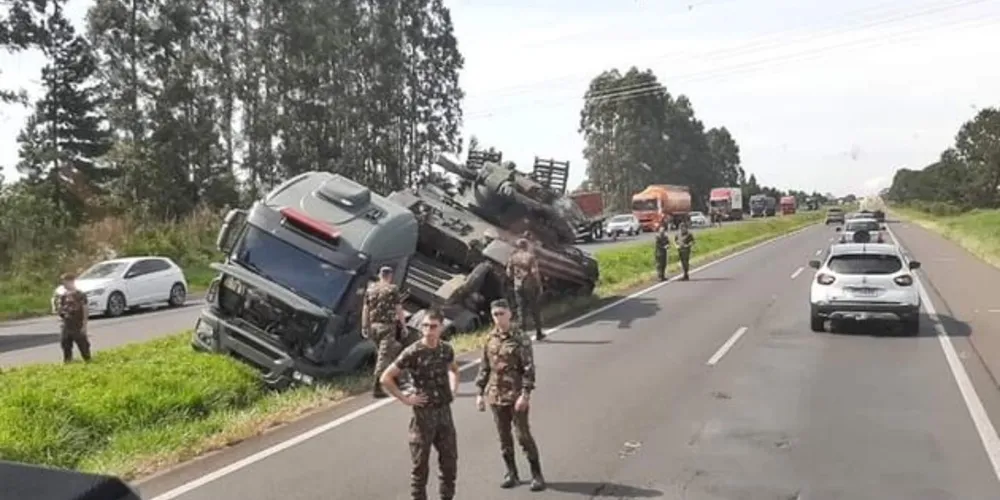 A PRF informou que o veículo saiu da pista e que não houve vítimas no acidente