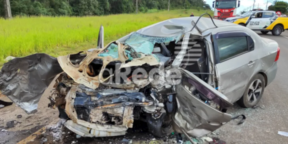 Veículo Voyage colidiu com um Fiat Mobi na PR-160