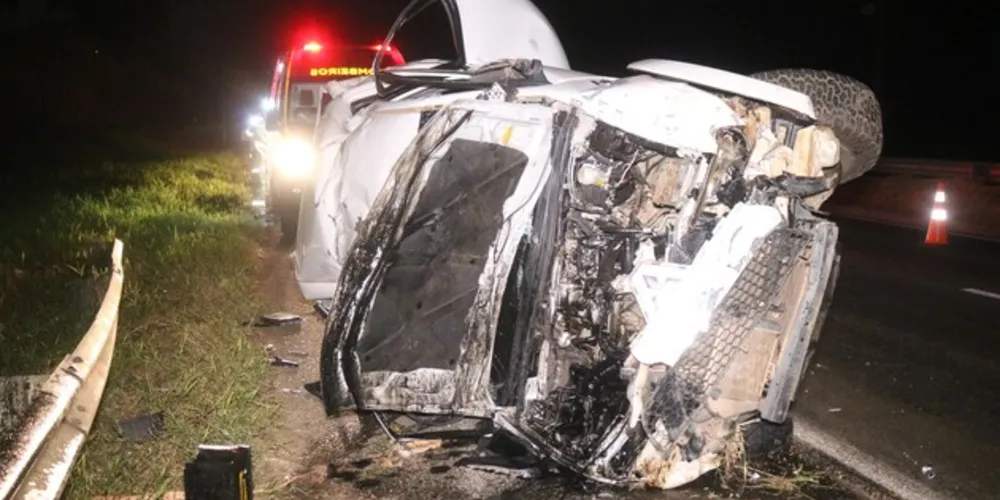 Imagem ilustrativa da imagem Imagens mostram cena do capotamento que vitimou homem em PG