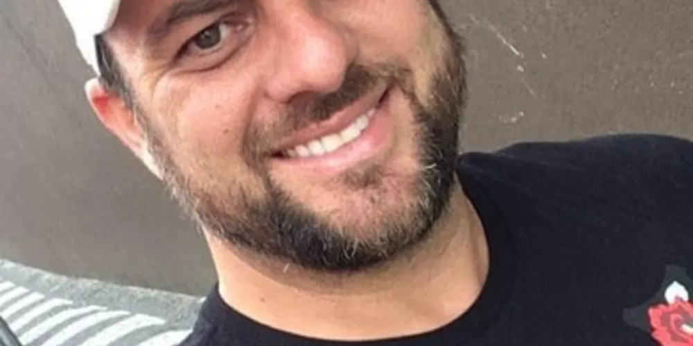 Vítima estava em uma picape que capotou