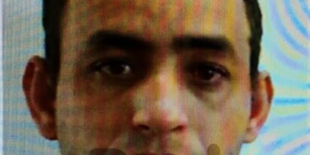 Vítima foi encontrada sem vida em frente à sua casa