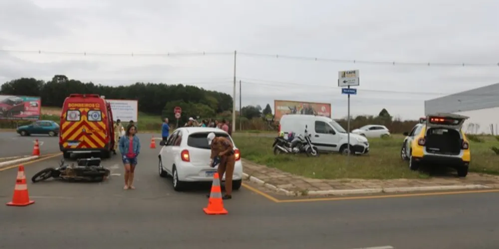 Acidente aconteceu por volta das 16 horas deste domingo (7)