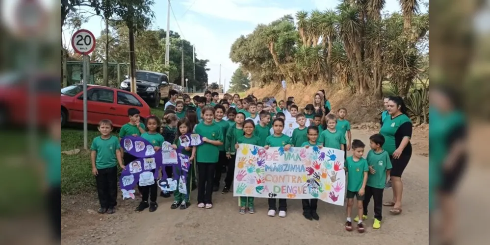 A passeata pelos arredores da escola foi apenas uma das ações de conscientização realizadas pelos alunos