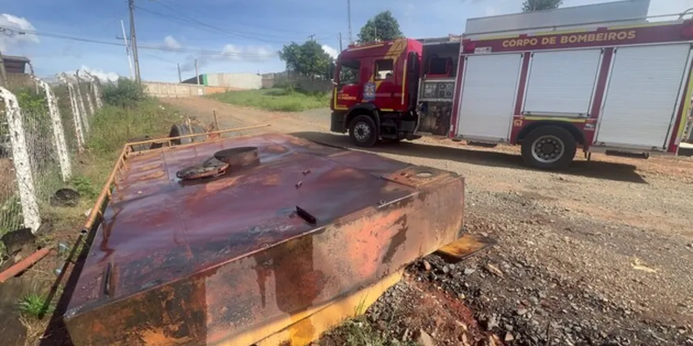 Quando os Bombeiros chegaram no local, as chamas já haviam sido controladas pelos populares