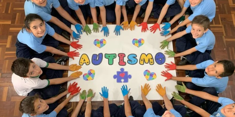 Com dinâmicas criativas e acolhedoras, a turma transmitiu a mensagem sobre a importância da conscientização sobre o autismo